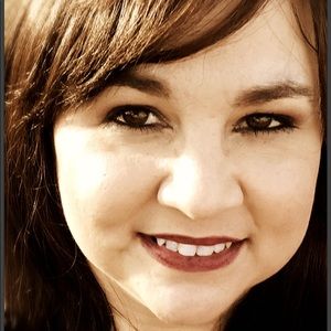 Meet your Posher, Lorie